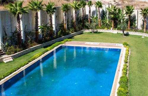 Cesme Apartment | Superb Flat near Sea with Shared Pool in Cesme