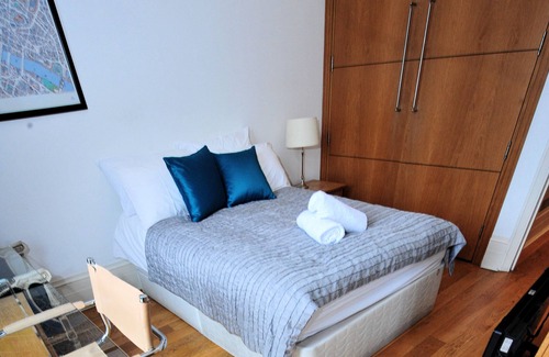 London City Centre Apartment | Superb flat on Trafalgar Square, views from all windows and balcony
