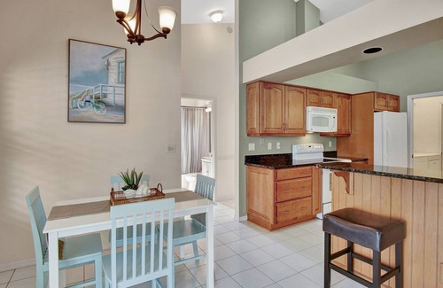 Central Naples House | SUPERB LAKESIDE VILLA WITH PRIVATE POOL NAPLES