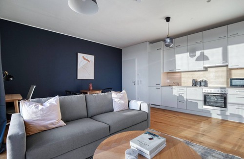 Erdberg Apartment | Superb Landstraße 1BR w/Roof Pool & Doorman, nr Metro, by Blueground