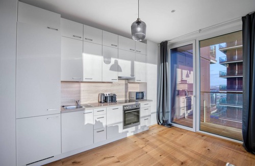 Erdberg Apartment | Superb Landstraße 1BR w/Roof Pool & Doorman, nr Metro, by Blueground