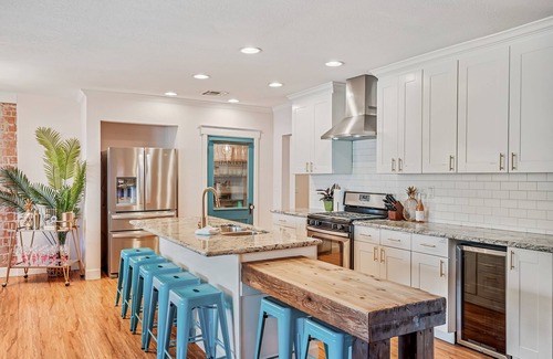 Arcadia Lite House | SUPERB LOCATION! Close to Superbowl & Scottsdale - Heated Pool- TikiBar & Gym