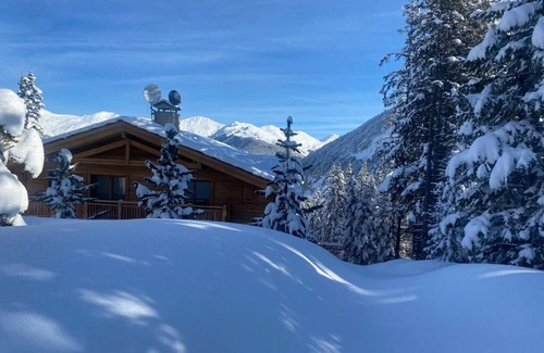 Courchevel Ski Chalet | Superb luxury modern chalet with relaxation and fitness areas