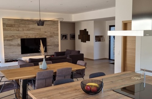 Lecci Villa | Superb new villa-Private heated pool -near river and beach-8 persons