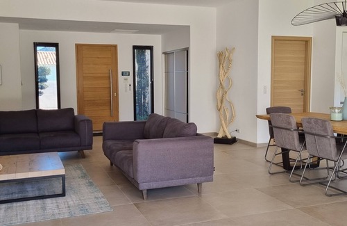 Lecci Villa | Superb new villa-Private heated pool -near river and beach-8 persons