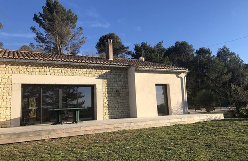 Blauvac Villa | Superb Provencal villa with stunning views of Mont Ventoux 4 bedrooms