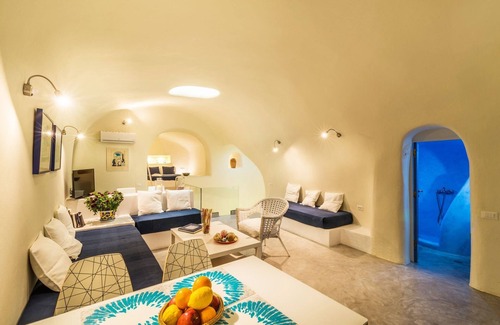 Finikia Villa | Superb Santorini Suites | Fava Eco | Grand Suite with Outdoor Private Jacuzzi.