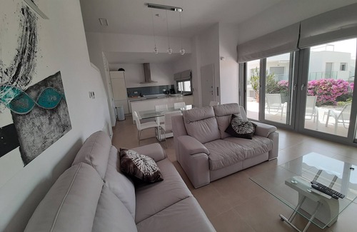 Lo Rufete Apartment | Superb spacious luxury apartment with large terrace and view of beautiful garden