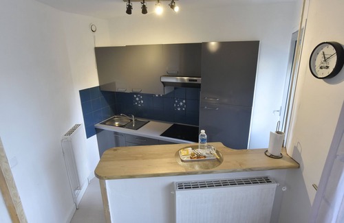 Brive-la-Gaillarde Apartment | SUPERB STUDIO WITH PRIVATE PARKING DOWNTOWN