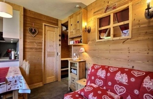 Belle Plagne Apartment | Superb studio-cabin for 4 on the slopes, balcony, ski locker, parking