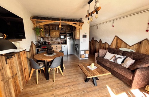 Les Angles Apartment | SUPERB T2 ATYPIQUE-4 sleeps 3★-45m2, ideally located-VIEWS PANO-WIFI fiber