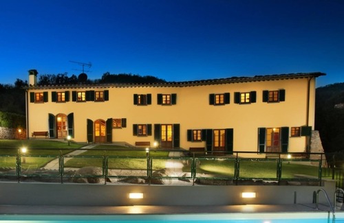 Margine Coperta-Traversagna Villa | Superb villa at short distance from Montecatini. Pool, basketball court, soccer, ping-pong, mountain