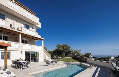 Rethymno Villa | Superb Villa w/Private Pool, Jacuzzi, Gym & Sauna - 10m drive from Beach
