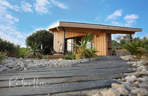 Flourens Villa | Superb Villa with infinity pool & 40 m2 Ecolodge Spa cabin for 8