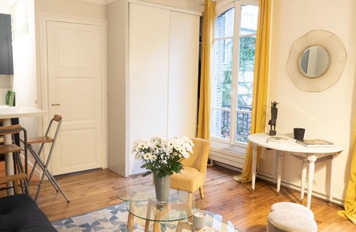 Quartier de la Plaine-de-Monceaux Apartment | Superb warm apt near Parc Monceau