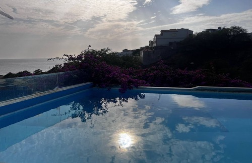 Praia Villa | SUPERB, WELL-LOCATED VILLA IDEAL FOR A GROUP OR FAMILY TRIP