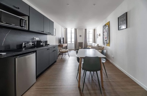 Vieux Vichy Apartment | Superbe appartement climatisé dans immeuble classé