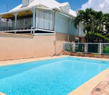 La Celle-sous-Gouzon House | Superbe Duplex résidence privée et piscine