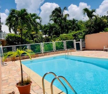 La Celle-sous-Gouzon House | Superbe Duplex résidence privée et piscine