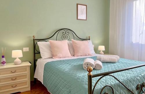 Sirolo Apartment | Superior 2 bed apt AC Parking WiFi - Sirolo centro