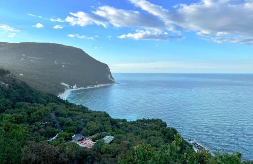 Sirolo Apartment | Superior 2 bed apt AC Parking WiFi - Sirolo centro