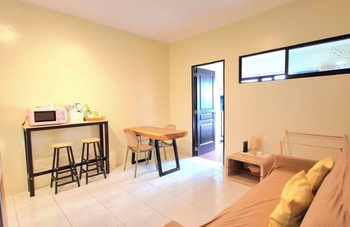 Malate Apartment | Superior King 1BR 1BA w/Balcony, Bayview, Pool, Netflix