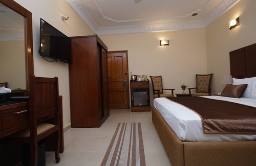 D.H.A. Hotel | Superior King Room, Fully Furnished and Fully Equipped.