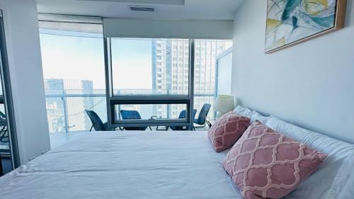 Toronto Entertainment District Apartment | Superior Lakeview Luxury 3-Bedroom Suite on High Floor