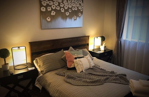 Flat Bush Apartment | Superior Queen Private Room L6 | Queen Bed & Shared Bathroom - Flatbush Holiday Accommodation