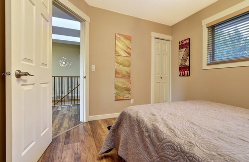 Central Okanagan Bed & Breakfast | Superior Room With Shared Bathroom