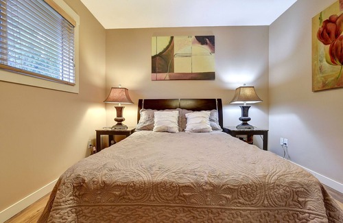 Central Okanagan Bed & Breakfast | Superior Room With Shared Bathroom