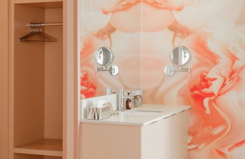 Saint-Roch Hotel | Superior Suite 3 - Rose Hôtel Invisible