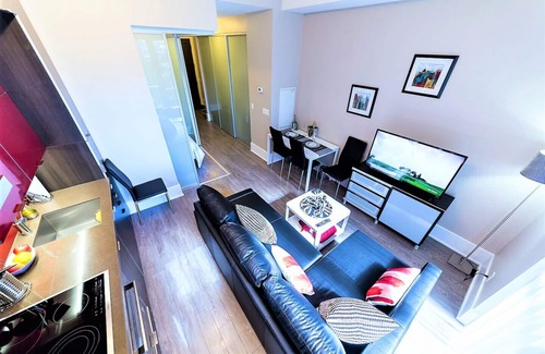 Toronto Entertainment District Condo | Superior Suite CN Tower, Metro Convention & Rogers Center