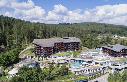 Schluchsee Apartment | Superior Suite mit Doppelbett, separatem Wohnzimmer und großem Südbalkon