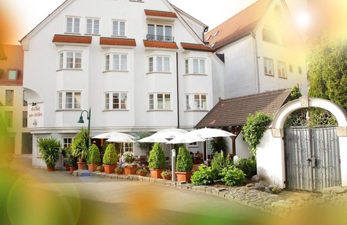 Ehingen Apartment | Superior triple room with shower and WC