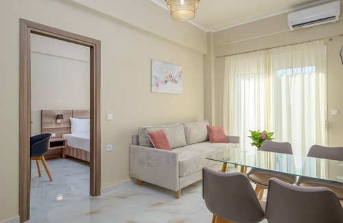 Ammoudia Apartment | Superior two-bedroom family apartment in Ammoudia with kitchen and courtyard