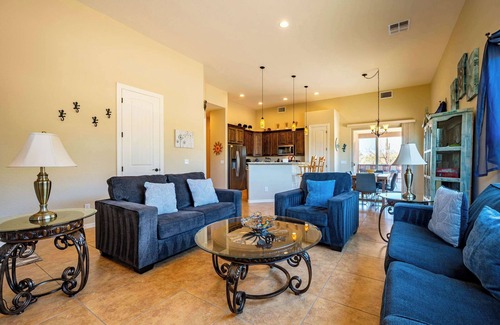 Apache Junction House | ‼️ Superstition Gecko | 3BR Retreat w/Mtn & BBQ