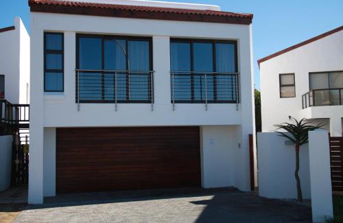 Jeffreys Bay House | Supertubes Guesthouse