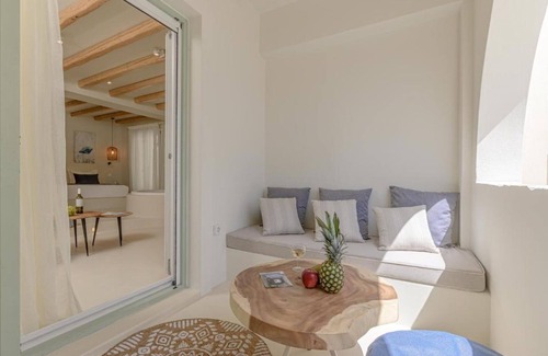 Old Town Naxos Hotel | Supreme Suite with Spa Bath