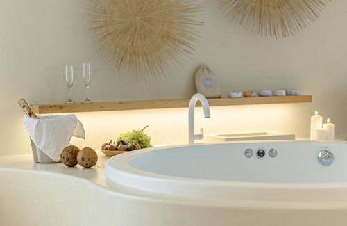 Old Town Naxos Hotel | Supreme Suite with Spa Bath