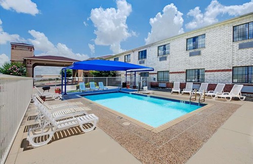 North San Antonio - SAT Hotel | SureStay Plus Hotel by Best Western San Antonio Airport