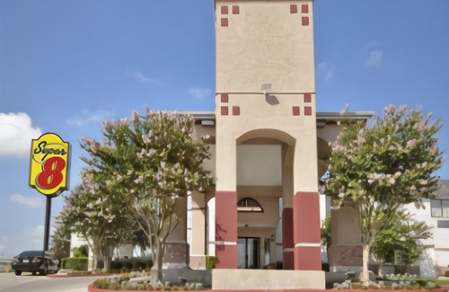 North San Antonio - SAT Hotel | SureStay Plus Hotel by Best Western San Antonio Airport