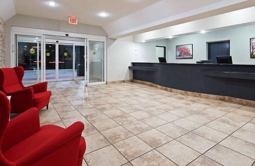 North San Antonio - SAT Hotel | SureStay Plus by Best Western San Antonio Fort Sam Houston