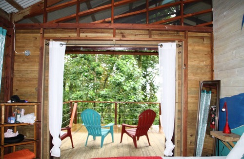 Bocas del Toro Bed & Breakfast | Surf Break at Paunch