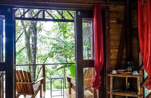 Bocas del Toro Bed & Breakfast | Surf Break at Paunch