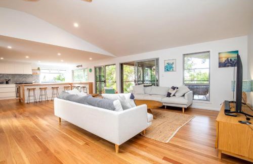 Point Lookout House | Surf Gums, Sleeps 9, Pet Friendly, Fully Renovated