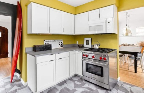 Meridian-Kessler House | surf house/king bed/work space/1G wifi/fire pit