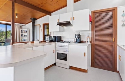 Skenes Creek House | Surf Lodge - deck with views