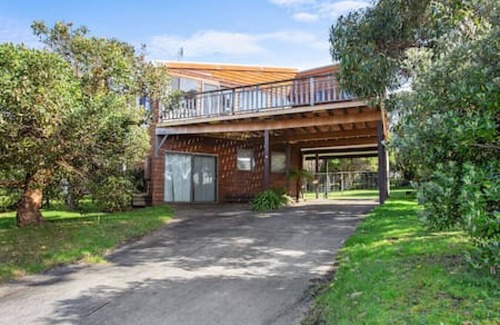 Skenes Creek House | Surf Lodge - deck with views