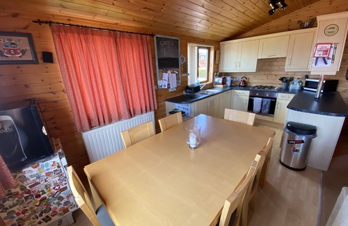 Mullacott Cabin | Surf Lodge, Perfect for Family Visits to North Devon. 6 Beds & pet Friendly Too!